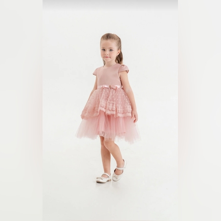 Елегантна рокля в цвят пудра