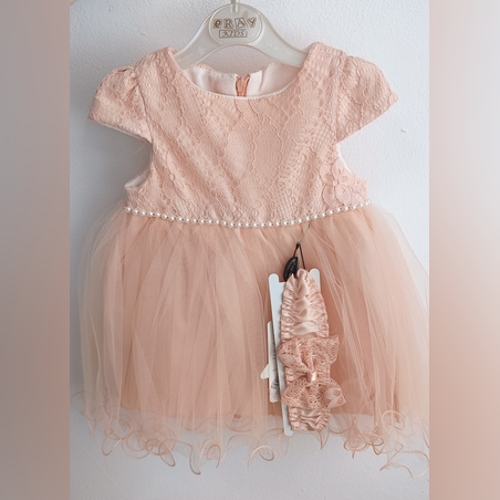 Рокля с дантела и тюл в нежен прасковен нюанс