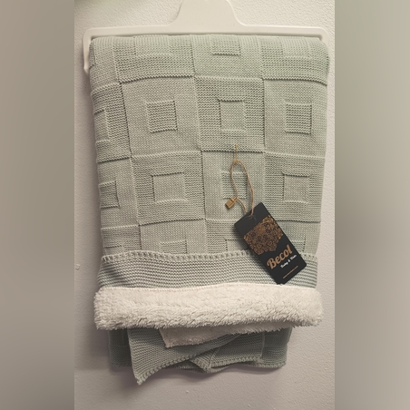 Меко одеяло с пухкава подплата в зелен цвят