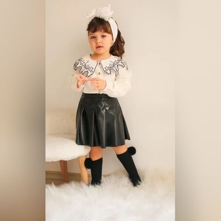 Елегантен комплект от блуза и кожена пола