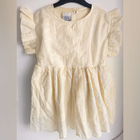 Рокля в кремаво