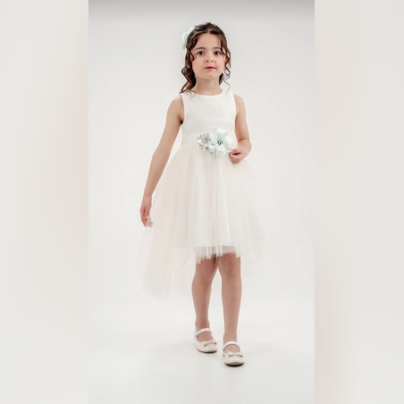 Елегантна асиметрична рокля в бяло + брошка и фиба за коса