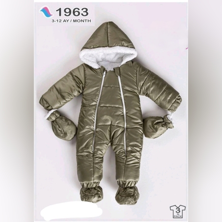 Космонавт/ ескимос с подвижни ръкавици и чорапи