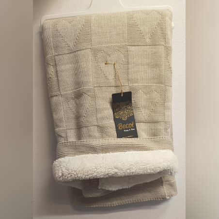 Меко одеяло с пухкава подплата в бежово