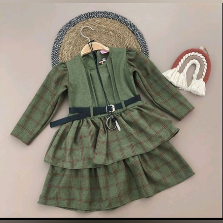 Рокля в масленено зелен цвят