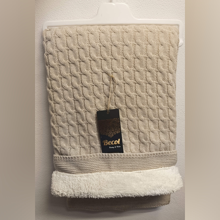 Меко одеяло с пухкава подплата в цвят бежово