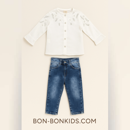 Елегантен комплект от фина блуза и дънки