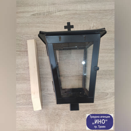 Метален надгробен фенер с дървено колче - черен