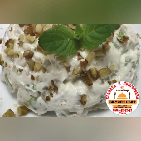 салата млечна