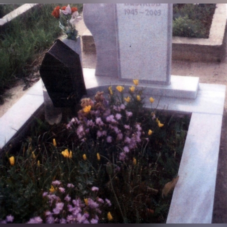 Паметник мрамор  81А