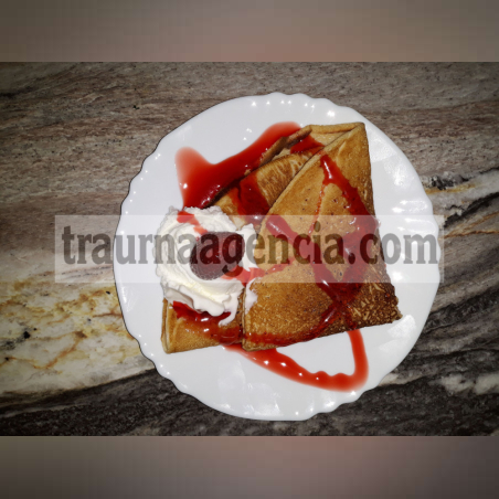 Палачинка със сладко и сладолед