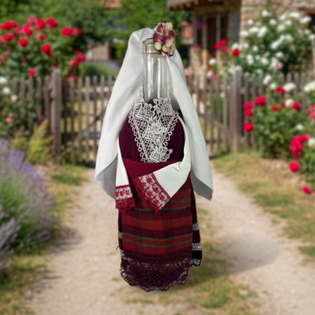 Бутилка с народна носия 2