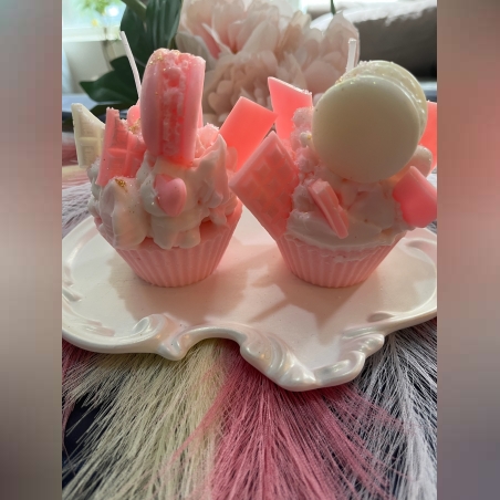 Ръчно изработена свещ под формата на гурме кексче