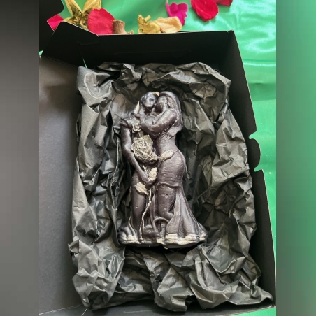 Лунна Прегръдка – Арт свещ със златна смирна