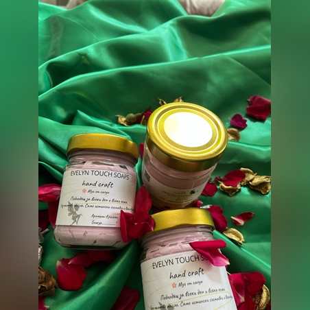 Мус от сапун с гел от роза и масло от карите