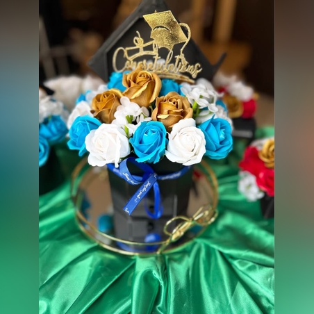 Луксозни букети за вашите абитуриенти