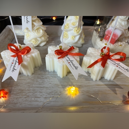 Ръчно изработени коледни свещи 