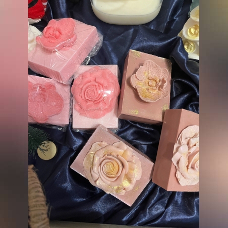 Ръчно изработени сапуни  аромат на маршмелоу Нежна роза с козе мляко, кокос