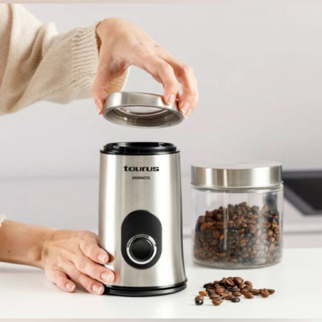 Кафемелачка Taurus AROMATIC 150W с 50 г капацитет, остриета и купа от неръждаема стомана, бутон за стартиране и кабелни колектори