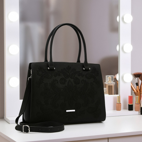 Елегантна дамска чанта с релефен дизайн
