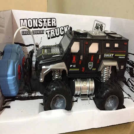 Радиоуправляем джип Monster Truck SWAT 4x4 – забавен и здрав автомобил за екстремни игри
