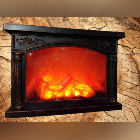 Декоративна коледна камина, създаваща уют и празнично настроение във всеки дом