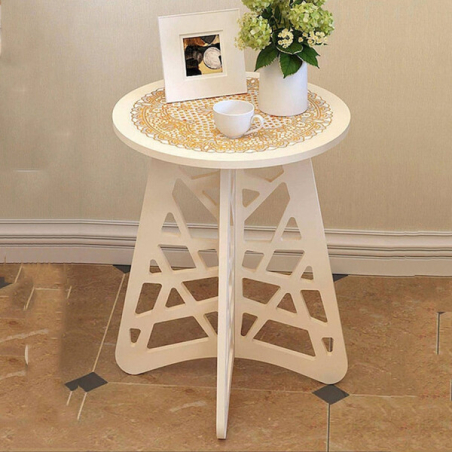 Кръгла холна маса с модерни ажурни крака