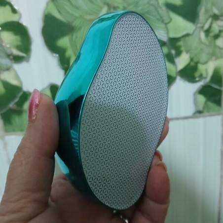 Компактен кристален уред за премахване на излишното окосмяване