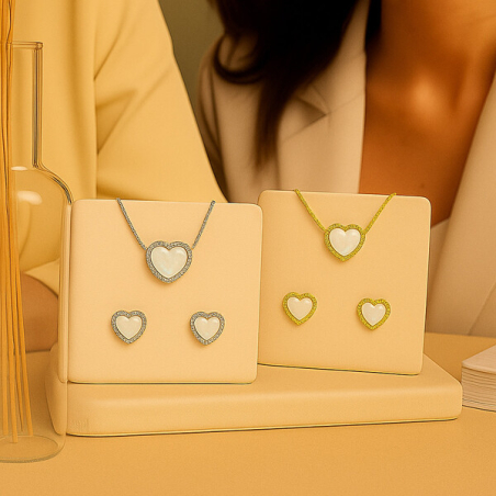 Стилен комплект бижута със сърца – колие с обеци, сребристо или златисто покритие, устойчив метал