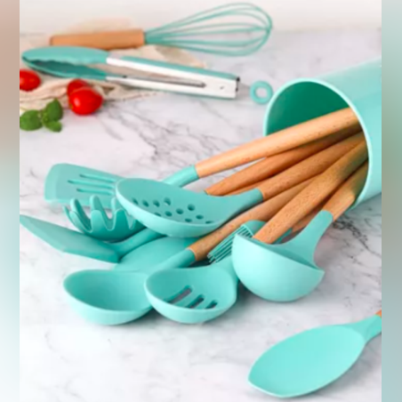 Комплект кухненски прибори 11 броя в кръгла поставка