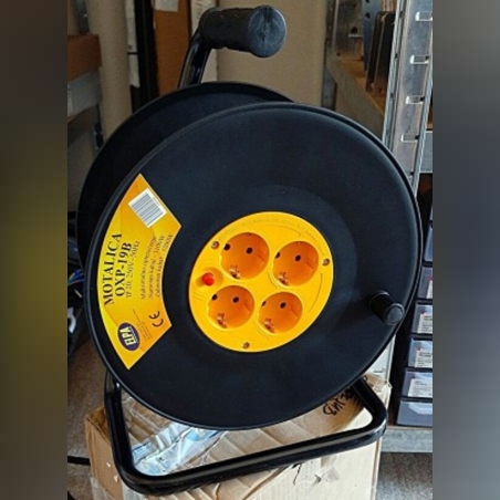 Muhler удължител с макара, 4 гнезда, дължина 15 м