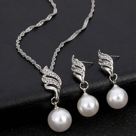 Елегантен комплект със синтетична  перла