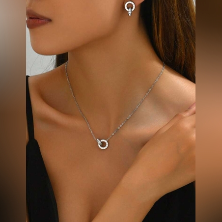 Комплект с колие и обеци с нежни камъчета