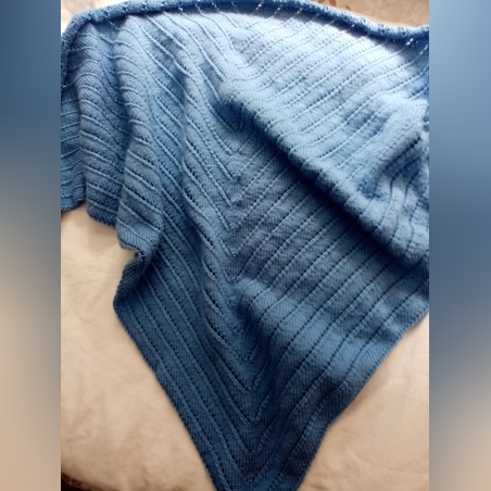 ДАМСКИ ТРИЪГЪЛЕН ШАЛ