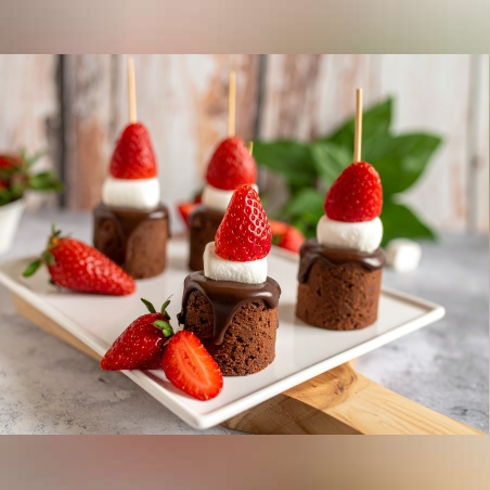 МИНИ ШОКО КЕЙК С МАРШМЕЛОЙ И ЯГОДИ - 20 БР.