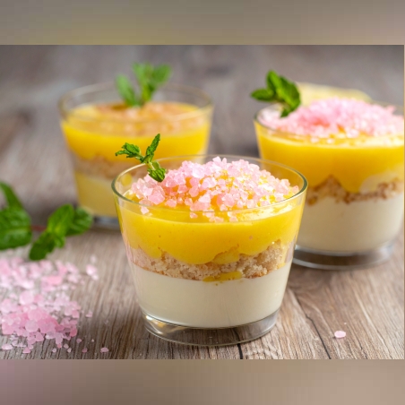 МИНИ БИСКВИТЕНА ТОРТА С ЛИМОНОВ КРЕМ И  РОЗОВИ КРИСТАЛИ - 20 БР.