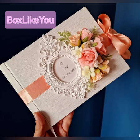 🌸 Луксозна Ръчно Декорирана Книга за Пожелания  