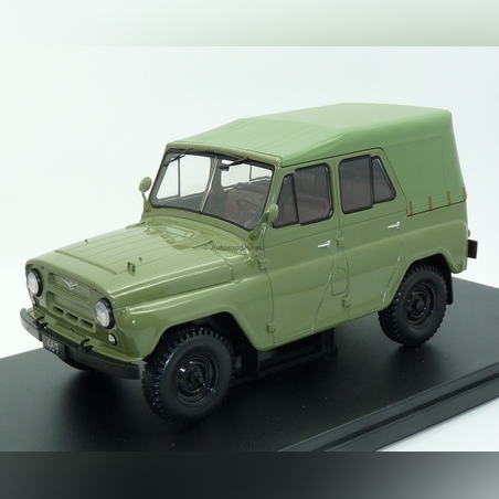 Метален джип UAZ 469 Olive Green WHITE BOX 1:24