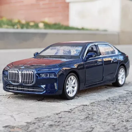 Метална кола с отварящи се врати и капаци BMW i7 1:24