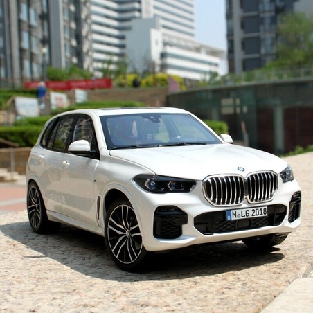 Метална кола с отварящи се врати капаци светлини и звуци BMW X5 M 1:18