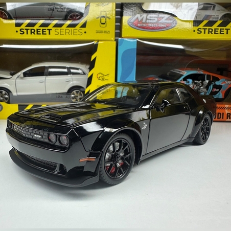 Метална кола с отварящи се врати светлини и звуци Dodge Challenger 1:24
