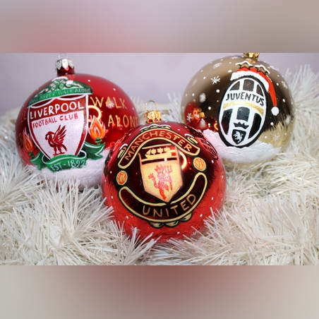 Стъклена коледна играчка с любим футболен отбор