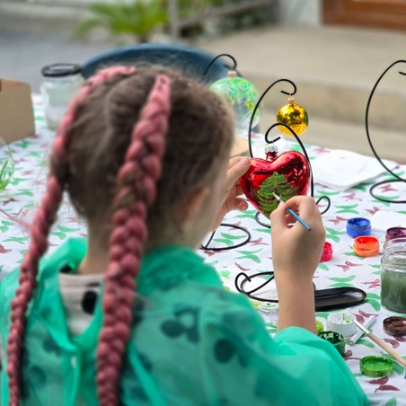 Работилница за рисуване на стъклени играчки