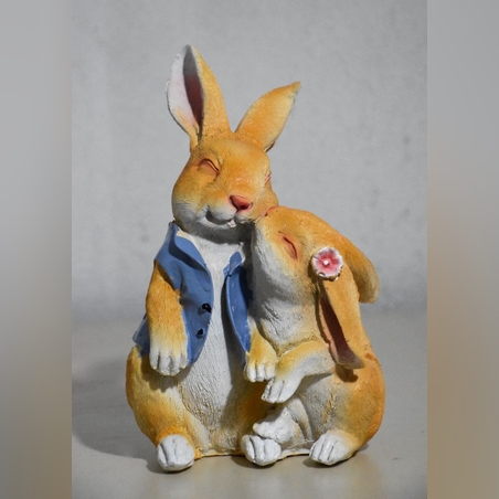 Градинска декорация влюбени зайчета