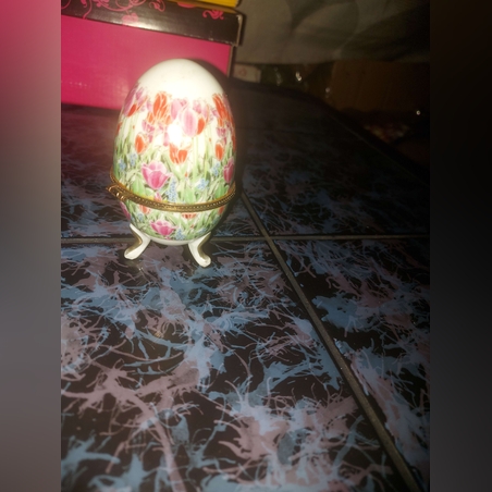 Cutiuță bijuterii tip ou Faberger