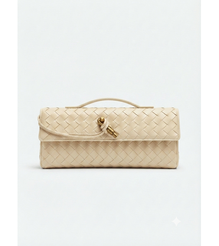 LEATHER CLUTCH IN BEIGE