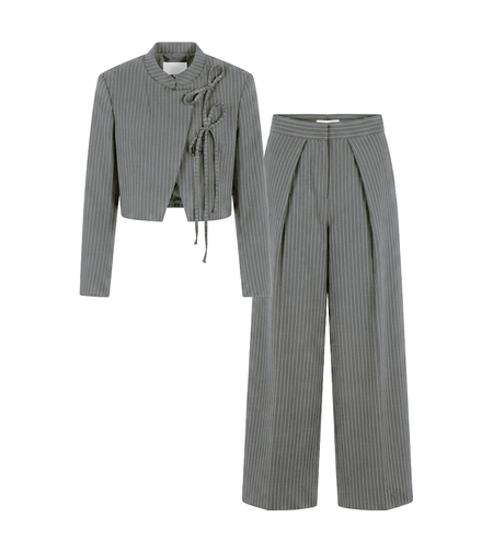 PINSTRIPE BOW SET IN GREY