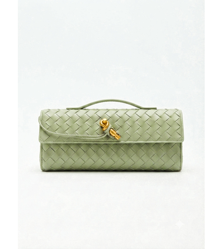 LEATHER CLUTCH IN LIGHT GREEN