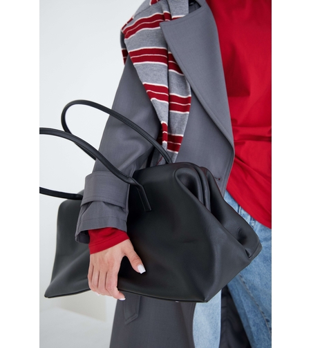 MAXI LEATHER BAG IN BLACK