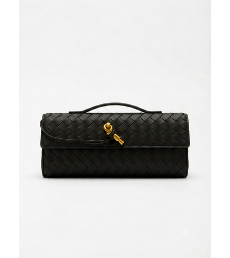LEATHER CLUTCH IN BLACK